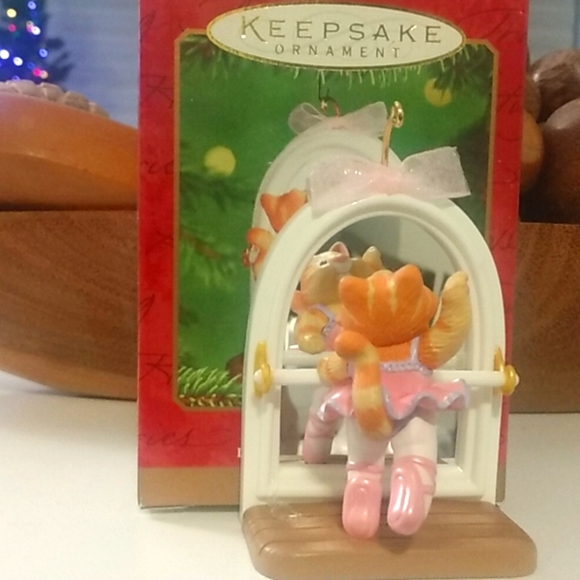 2001 Keepsake Kitty Cat Beginning Ballet Handcrafted Ornament with Mirror - Picture 3 of 6